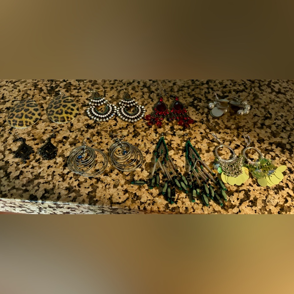 8 pairs of earrings